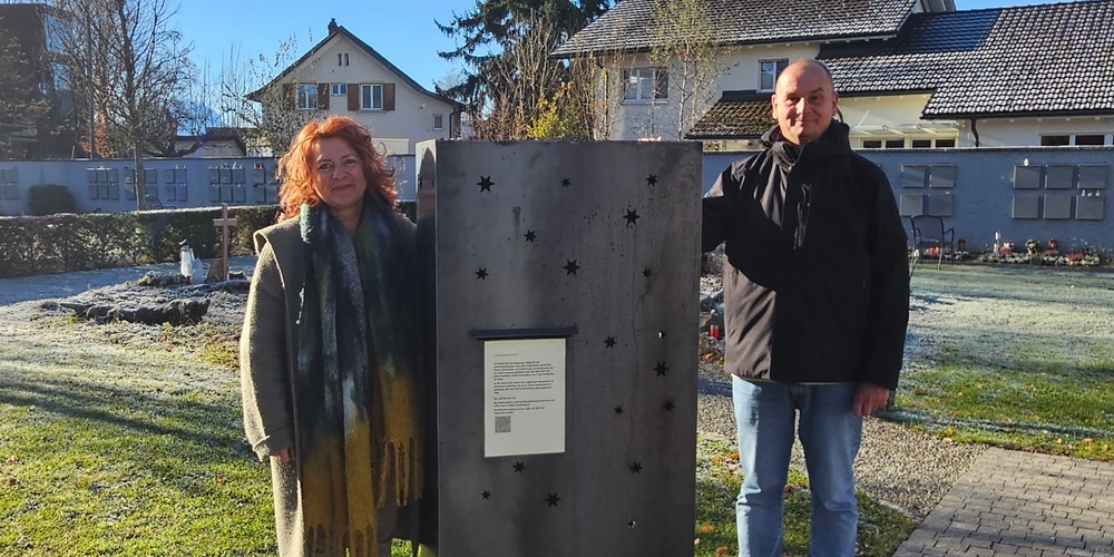 Diakon Bernd Bürgermeister und Sozialbegleiterin Yvonne Cusinato. Sie begleiten Menschen in der Trauer, führen Gespräche und gestalten Rituale sowie Gebete.