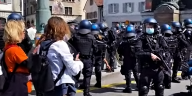 Am Samstag standen sich friedliche DemonstrantInnen und ein Polizei-Grossaufgebot gegenüber.
