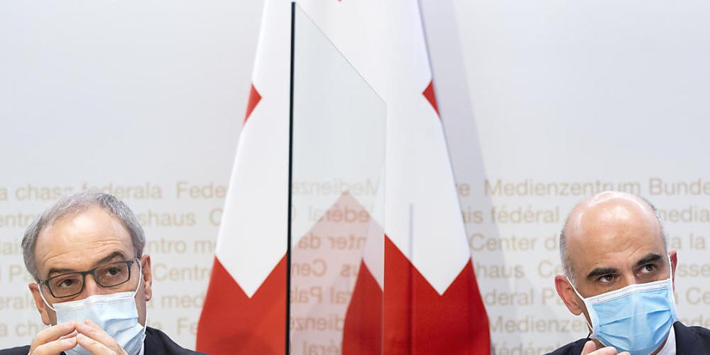 Bundespräsident Guy Parmelin (l.) und Gesundheitsminister Alain Berset warnen vor einem Nein zum Covid-19-Gesetz.