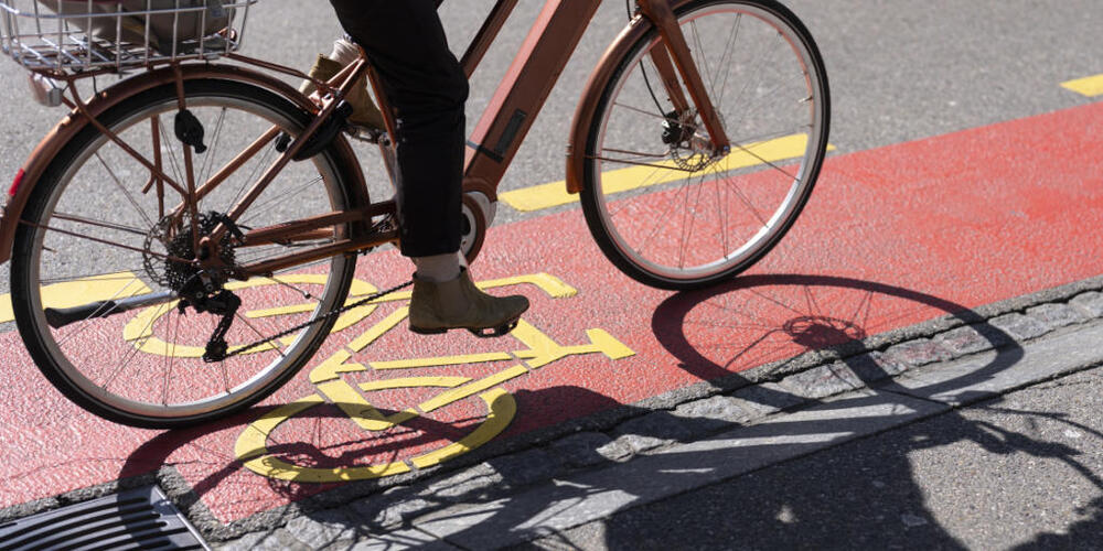 Die Stadtzürcher wollen die Velo-Infrastruktur ausbauen. Sie bewilligten am Sonntag 350 Millionen Franken. (Archivbild)