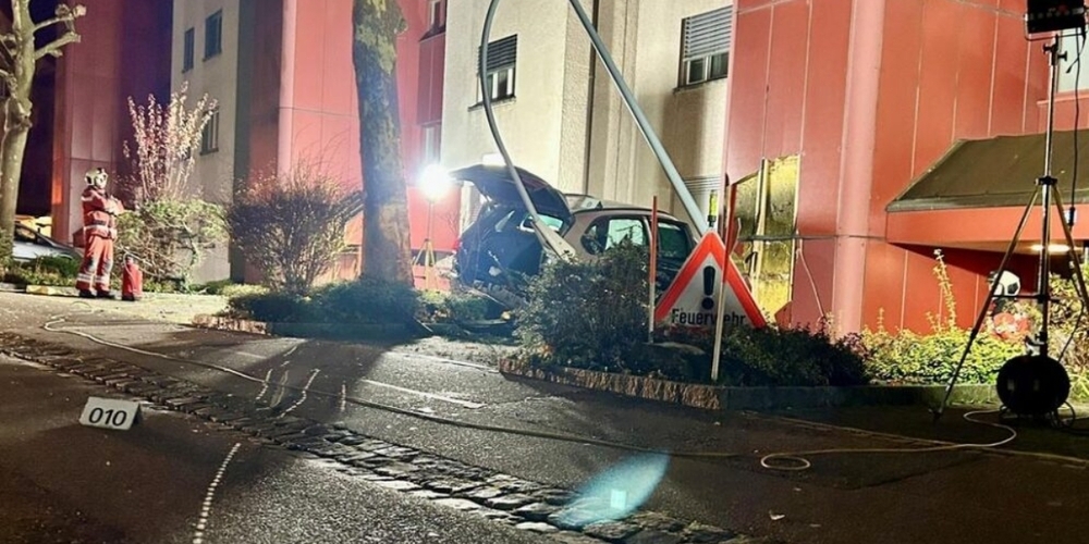 Horrorcrash vor Mitternacht. Der Unfall fordert ein Todesopfer.