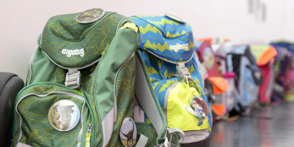 Im Quartier Höngg ist die Anzahl Schülerinnen und Schüler in den letzten Jahren stark gestiegen. Der Platz in der Schulanlage Riedhof reicht nicht mehr aus. Das Stimmvolk genehmigte einen Erweiterungsbau. (Archivibild)