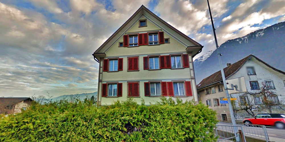 Das unter Ortsbildschutz stehende Pfarrhaus wird für 340'000 Franken an die Swiss Estate Investment AG verkauft.