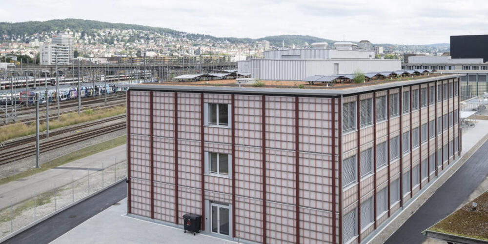 Das provisorische Gymi im ehemaligen Stadtzürcher Arbeiterquartier Aussersihl soll ab 2027 eine eigenständige Kantonsschule werden. (Archivbild)