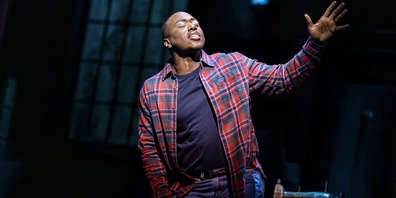 Herausragend: Hauptdarsteller Tosh Wanogho-Maud faszinierte durch seine  Wandlungsfähigkeit und stimmliche Brillanz der Top–Klasse. 