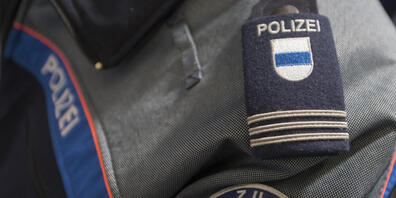 Auf einer Baustelle in Cham ZG ist am Donnerstag ein Mann von einem Bausilo gestürzt und hat sich dabei schwer verletzt. (Symbolbild)