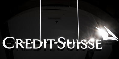Die Affäre um den Archegos-Fonds hat für die Credit Suisse weitreichende Konsequenzen: Nebst einem Millionenverlust im ersten Quartal müssen auch die Risikochefin und der Investmentchef den Hut nehmen und die Bonuszahlungen werden gekürzt. (Symbol...