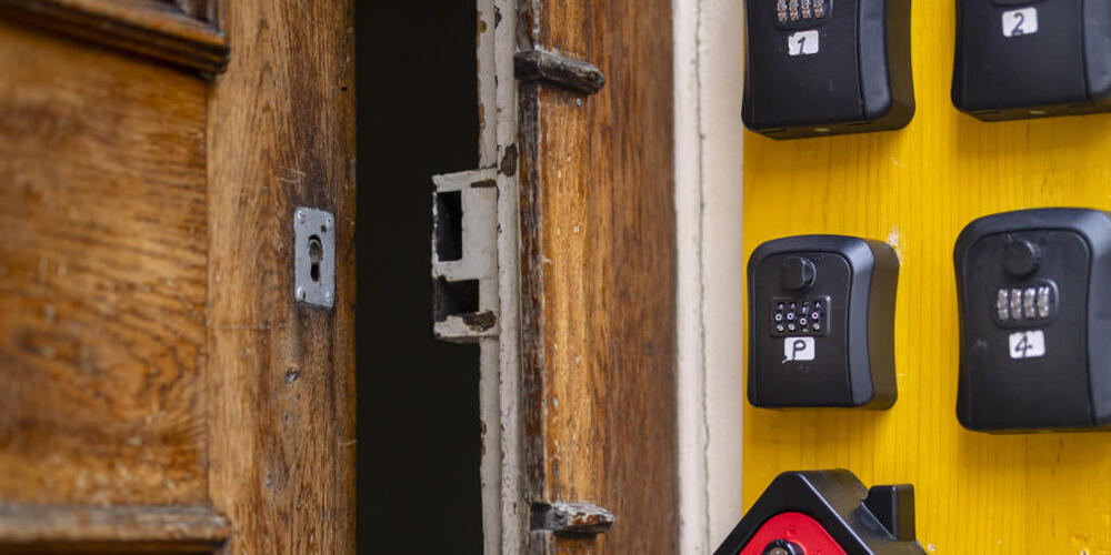 In der Stadt Zürich werden immer mehr Wohnungen in Business Apartments umgewandelt. Im Bild die Schlüsselboxen solcher Apartments. (Symbolbild)