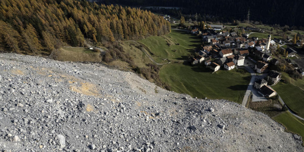 Am 15. Juni 2023 hatte ein Schuttstrom beinahe das damals evakuierte Dorf unter sich begraben. (Archivbild)