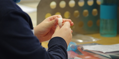 Die Schule Hinwil will herausfinden, wie Eltern zu repetetiven Tests stehen.