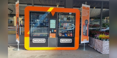 Der Verkaufsautomat vor der Migros Wattwil.