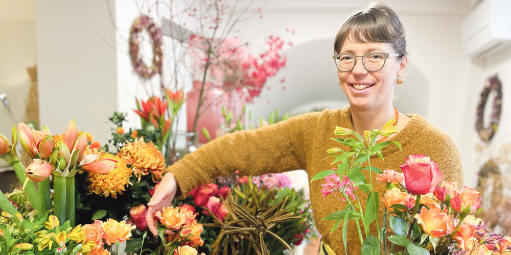  Im neuen Safran gibt es mehr Schnittblumen: Darüber freut sich auch die Chefin.	