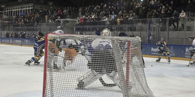 Vor 500 Zuschauern (Saisonrekord) gelang den Hawks nicht alles nach Wunsch - am Schluss blieb nach dem 1:2 in der Overtime immerhin ein 1 Punkt in Uzwil.  