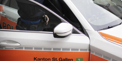 Die Kantonspolizei St. Gallen hat in der Nacht auf Sonntag mehreren alkoholisierten Verkehrsteilnehmern den Fahrausweis abgenommen. (Symbolbild)
