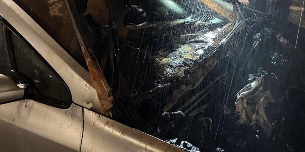 Ein Auto in der Parkgarage Kreuzbleiche in St. Gallen fing am Samstag Feuer.