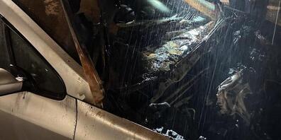 Ein Auto in der Parkgarage Kreuzbleiche in St. Gallen fing am Samstag Feuer.