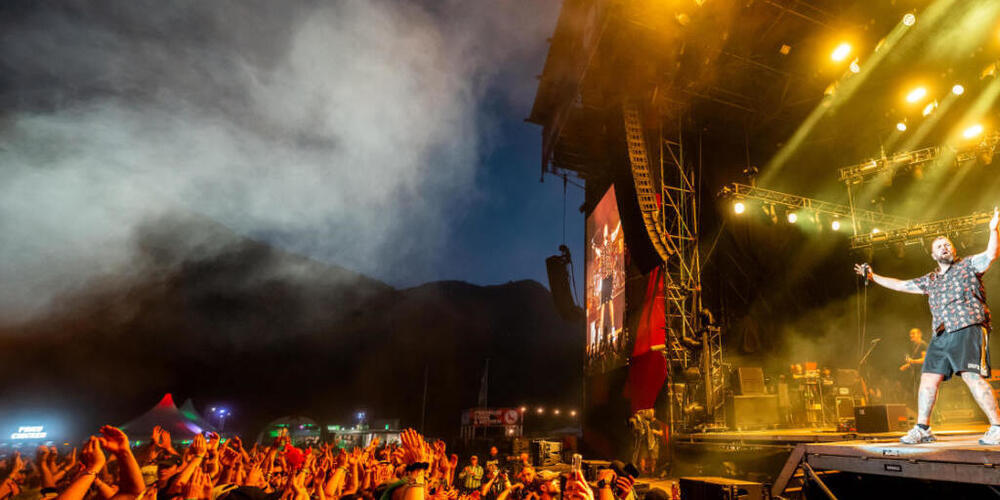 Die deutsche Punkband «Feine Sahne Fischfilet» spielt am 7. Dezember in Zürich (im Bild am Openair Gampel). Nur einen Steinwurf entfernt treten die «Böhsen Onkelz» auf. Beide Bands haben eine kontroverse Vergangenheit. (Archivbild)