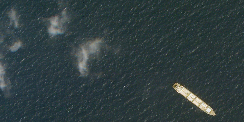 HANDOUT - Das iranische Frachtschiff Saviz liegt im Roten Meer vor der Küste des Jemen. Foto: -/Planet Labs Inc./AP/dpa - ACHTUNG: Nur zur redaktionellen Verwendung und nur mit vollständiger Nennung des vorstehenden Credits