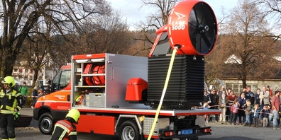 Demonstration des neuen Grosslüfters EASY 5000 von «Leader» der Feuerwehr Uznach-Schmerikon. Er besitzt ein Hubsystem.