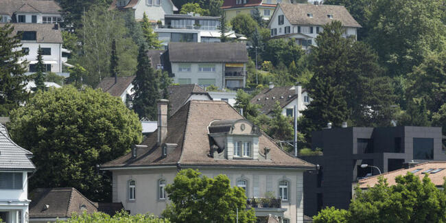Der Kanton Zürich führt eine Härtefallklausel beim Eigenmietwert ein. So soll verhindert werden, dass Besitzer ihre Häuser verkaufen müssen. (Archivbild)