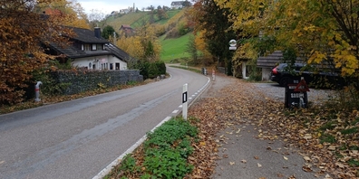 An der Hombrechtikerstrasse in Jona soll ein Bach-Durchlass ersetzt, die Strassenführung optimiert und der Hochwasserschutz verbessert werden.