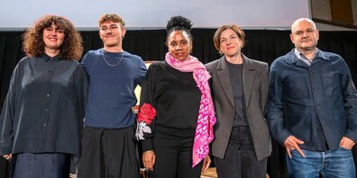 Dorothee Elmiger (2.v.r.) hat sich mit «Die Holländerinnen» gegen Meral Kureyshi (links), Nelio Biedermann (2.v.l.), Melara Mvogdobo (Mitte) und Jonas Lüscher (rechts) durchgesetzt