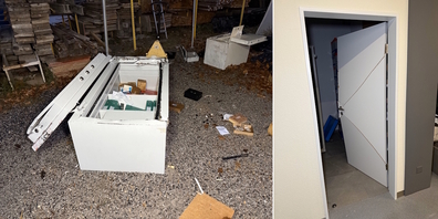 Mittels Trennscheibe aufgeschnittener teils mannshohe Tresore auf dem Firmengelände und mit Werkzeug aufgewuchtete Tür (r.) im Firmengebäude.