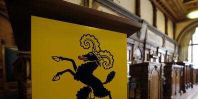 Der Schaffhauser Kantonsrat hat am Montagmorgen mit der Beratung des Budgets 2026 begonnen. Die Bürgerlichen wollen eine Steuersenkung durchsetzen. (Symbolbild)