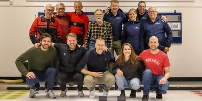 So sehen Sieger aus! Vordere Reihe: Turniersieger Hawaianos, hintere Reihe: links CCK-Team Baer, rechts Team FreezeStyler.