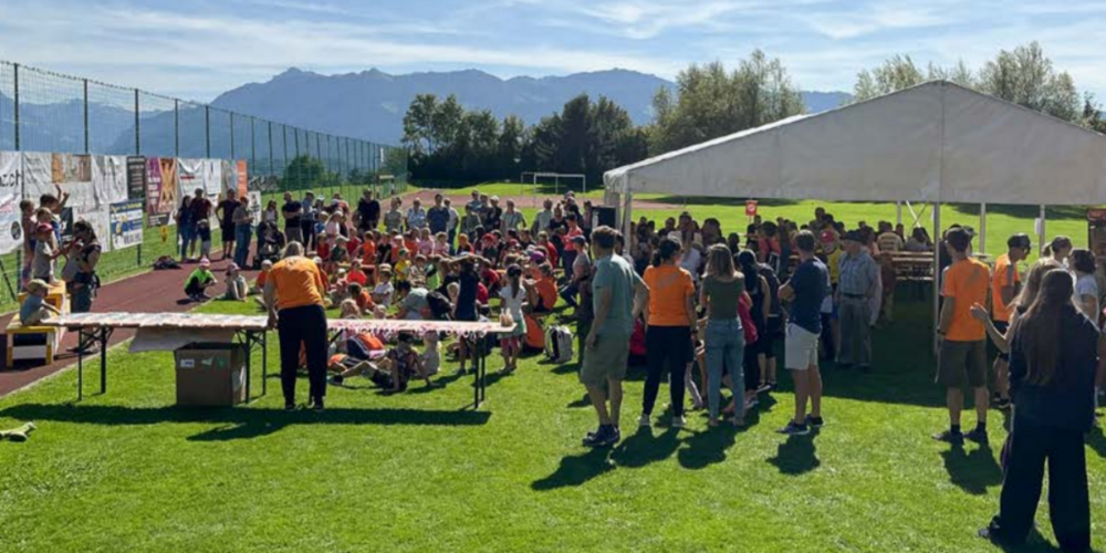 Grosse Beteiligung am Sporttag: 87 Kinder und zahlreiche Unterstützende waren mit dabei.