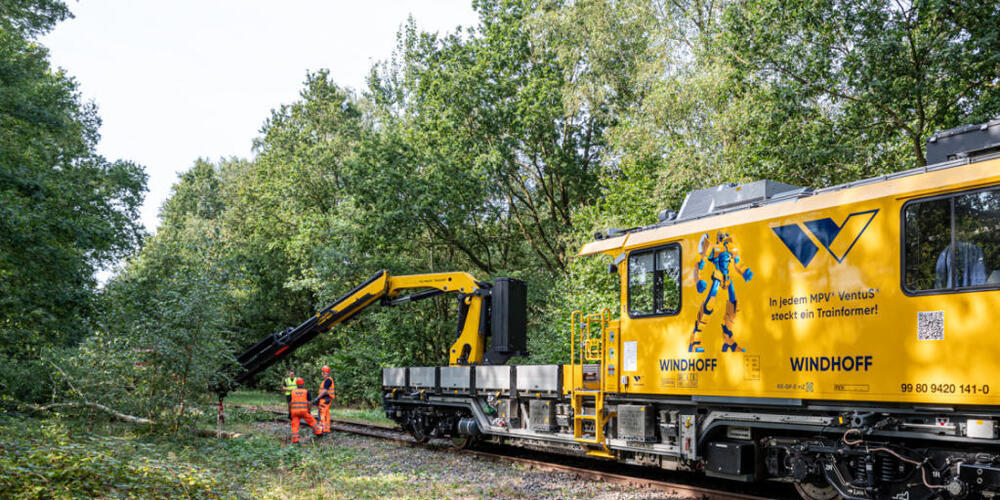 Ein Bahndienstfahrzeug der Deutschen Firma Windhoff. Acht solcher Fahrzeuge wird sich die Rhätische Bahn für 57 Millionen Franken beschaffen.