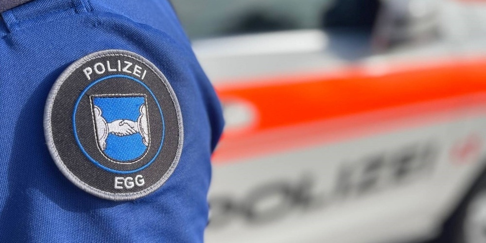 Die Stimmberechtigten entscheiden am 8. März 2026 über die Abschaffung der Gemeindepolizei Egg.