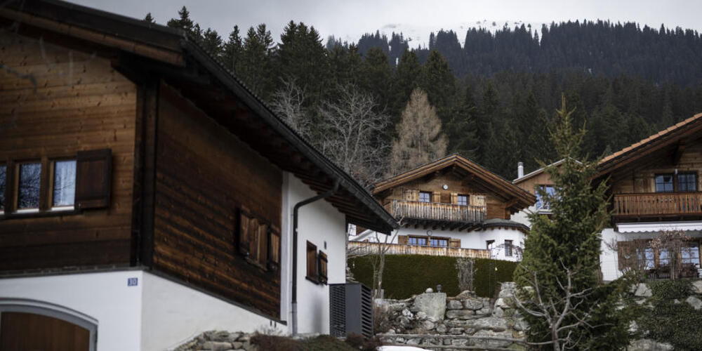 Der pandemiebedingte Boom bei Zweitwohnungen ist zwar laut den Immobilienexperten der Zürcher Kantonalbank (ZKB) inzwischen abgeklungen, die Nachfrage nach klassischen Ferienwohnungen bleibt aber hoch. (Symbolbild)