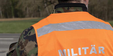 Die Militärpolizei sucht nach der Ursache der Gewässerverschmutzung. (Symbolbild)