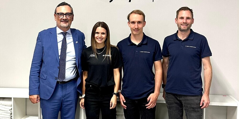 Peder Koch, CEO Berit Klinik AG, Nadja Fässler, Trailrunnerin, Matthias Graf, Athletikcoach Berit Sportclinic, und Hanspeter Betschart, Chefarzt Berit Sportclinic