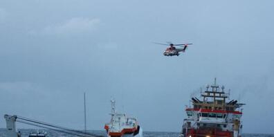 Das niederländische Frachtschiff «Eemslift Hendrika» treibt ohne Besatzung vor Norwegen. Das Schiff hat rund 350 Tonnen Schweröl und 50 Tonnen Diesel an Bord. Foto: Kystvakten/Kv Bergen/NTB/dpa