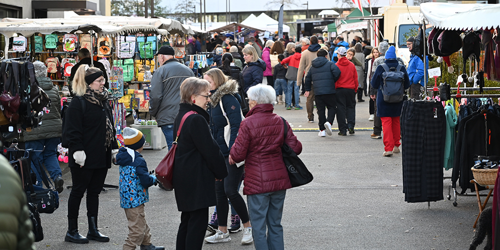 Jahrmarkt in Pfäffikon bei schönstem Wetter.