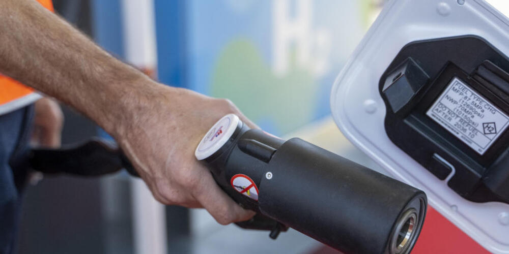 Ein Wasserstoffzapfhahn auf der Tankstelle Grauholz Süd der A1 bei Bern. (Archivaufnahme)