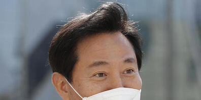 Oh Se-hoon, Kandidat für die Bügermeisterwahl in Seoul, hat die Nachwahlen als Kandidat der oppositionellen "People Power Party" (PPP) gewonnen. Foto: Lee Jin-Man/AP/dpa