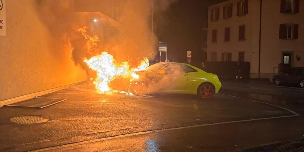 Die Feuerwehr Rüti konnte das Übergreifen des Feuers auf das Gebäude verhindern.