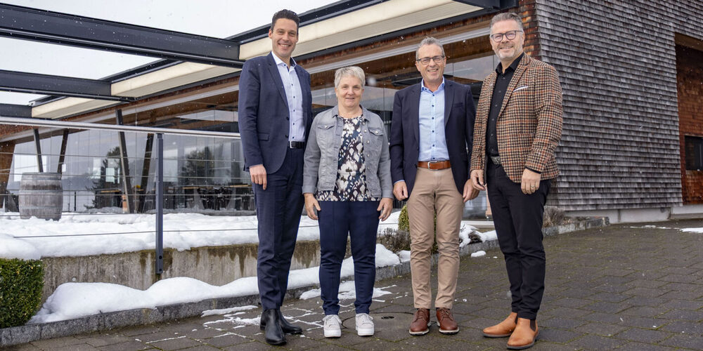 Elias Leu, Direktion Hotel Hof Weissbad, Vreni und Ruedi Eberle, Golf Gonten AG, und Thomas Rechsteiner, VRP Hof Weissbad AG