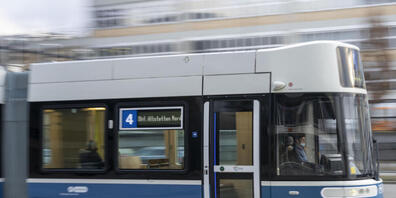 Ein 55-jähriger Tramchauffeur muss sich wegen fahrlässiger Tötung verantworten. Er habe "nicht alles unternommen", um die Kollision mit einem 85-jährigen Touristen zu verhindern. (Symbolbild)