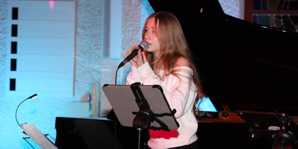 The Voice Kids Star Malou Alt aus Diepoldsau begeisterte mit Ihrer ausdrucksstarken Stimme.