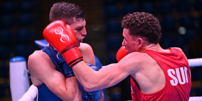 Timm Kellenberger (rechts) setzt an der U23-EM in Budapest zu einem kräftigen Treffer gegen seinen mazedonischen Gegner an.