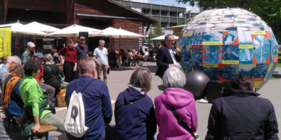 Der Klimaball im Stadtpark Uster am Nachhaltigkeitsmarkt im Mai.