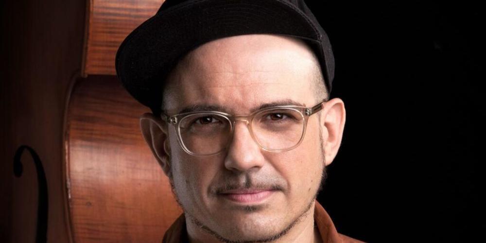 Der Churer Bassist und Komponist Luca Sisera wird von der Stadt Chur bei der Erarbeitung einer genreübergreifenden Produktion finanziell unterstützt.