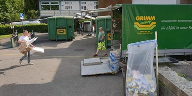 Die mobile Sammelstelle beim Depot First im Zollikerberg dient als Übergangslösung, bis eine neue definitive Nebensammelstelle gefunden ist.