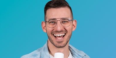 Matthias Hauser bringt mit «NULL NEGATIV» Humor in den Sternenkeller Rüti.