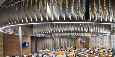 Das Thema Wohnungsnot prägte den Beginn der Budgetdebatte. Das Parlament will, dass die Stadt Zürich künftig jedes Jahr 600 Millionen Franken für den Kauf von Grundstücken und Gebäuden einsetzen soll. (Archivbild)