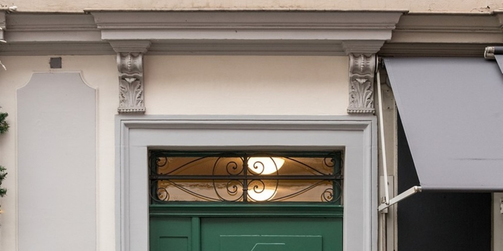 Die abgedeckte Inschrift an der Niederdorfstrasse 29.